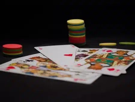 Kako igrati igre za stolom i zaraditi: Rulet, Baccarat, Blackjack i Poker